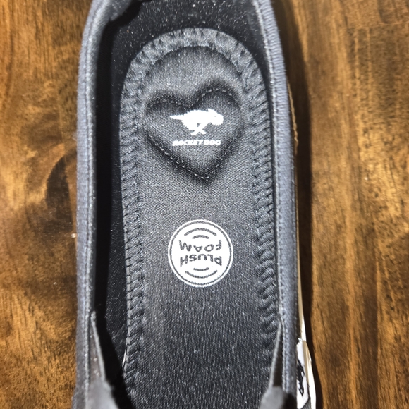 Rocket Dog Womens 9M Black Slip-On Canvas Shoes. New In Box - Picture 4 of 10